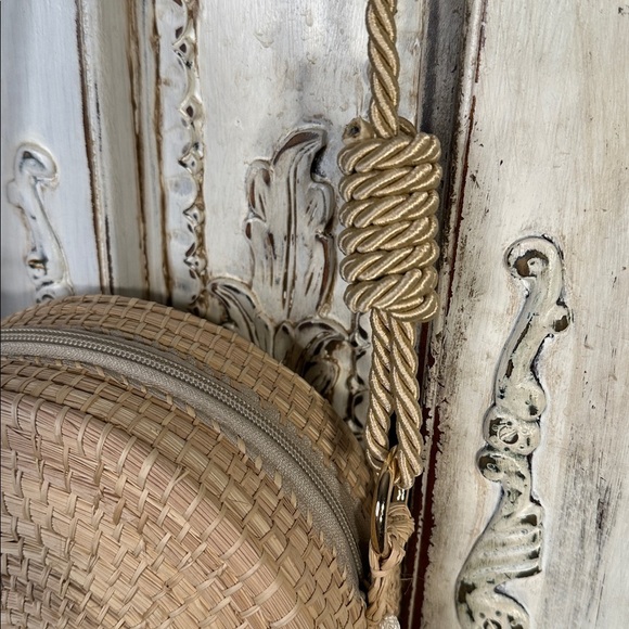 Round Woven Fringe Crossbody Bag - Picture 3 of 5